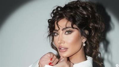  وكأنها نسـخة مختـلفة عنها بتاتاً .. وكأنها لا تشـبهها .. بِـ ملامح متغـيرَّة بشكلٍ كُلي هبة نور 