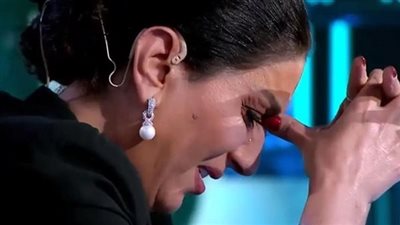 جاوبي بصراحة.. آيتن عامر هي أختك ولا بنتك “السرية”؟