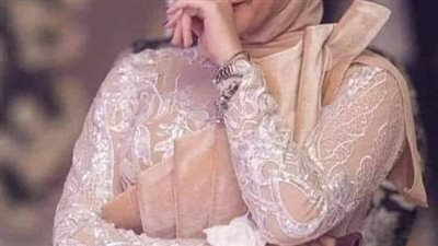 إثنين متزوجين من عشرين سنة قرروا يصيفوا على البحر بنفس الفندق الي قضوا فيه 