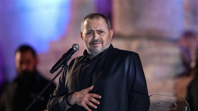 جورج وسوف يتأثر على المسرح