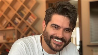 والدة ناصيف زيتون تفاجئه  وتبكي بشدة.. ردة فعله مؤثرة