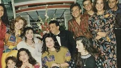 صورة نادرة من حفل زفاف فنانة مصرية شهيرة.. خمن من هي؟