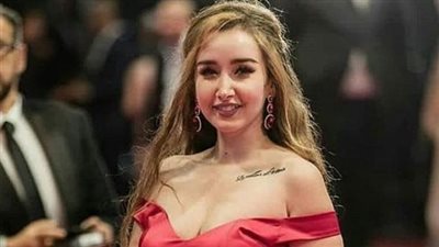 تتميز الفنانة هنا الزاهد بإطلالتها 