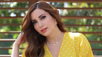 موقف محـ.ـرج نسرين طافش لحظة ارتفاع فستانها وظـ.ـهور المسـ.ـتو ر