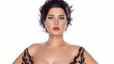  من جديد شمس الكويتية  پوضعية چريئة.. تستعرض رشاقة چسدها بأدائها بعض الحركات (فيديو)