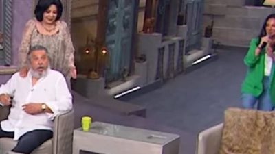 ماجد الكدواني لم يتمالك نفسه عن سماع اغنية مسلسل 