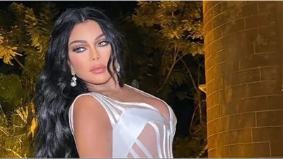 بالصور الفنانة هيفاء وهبي تشعل مواقع التواصل... بملابس كاجوال جينز وسيارة فيراري