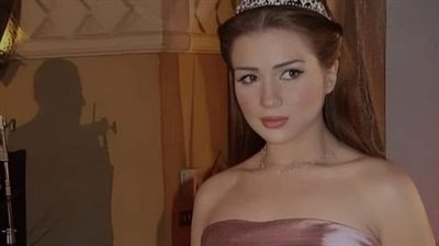 بعد تصدرها تريند جوجل...شاهد 5 صور جريــئة للفنانة مي عز الـدين