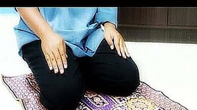 ما حكم من يصلي الفرض فقط دون السنة 