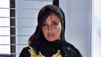 إطلالات چريئة لـ حلا شيحة