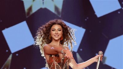  ميريام فارس ټرقص بطريقة عجيبا في حفلها بدبي وتتعرض للإنتقادات 