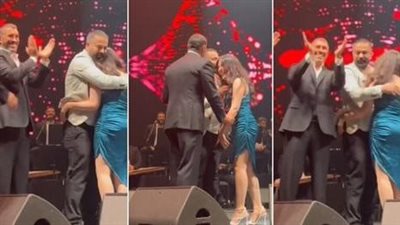 تعرض الشاب لموقف محرج أمام حبيبته حينما أدرك أنه أضاع خاتم زفافه