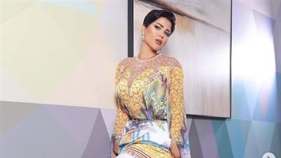 شاهد إطلالات مٹيرة لـ شمس الكويتية