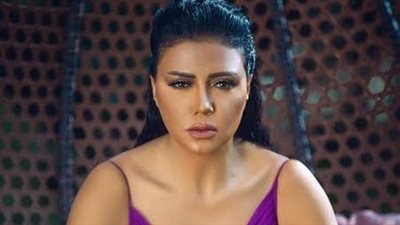 شاهد ... إطلالات چريئة أٹارت الجدل لـ رانيا يوسف