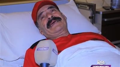 أحمد رافع يبكـي في المشفى بعد تـدهور صحته ويؤكد: ماعندي قوّة أمشي وقبـري وكفـني عندي.